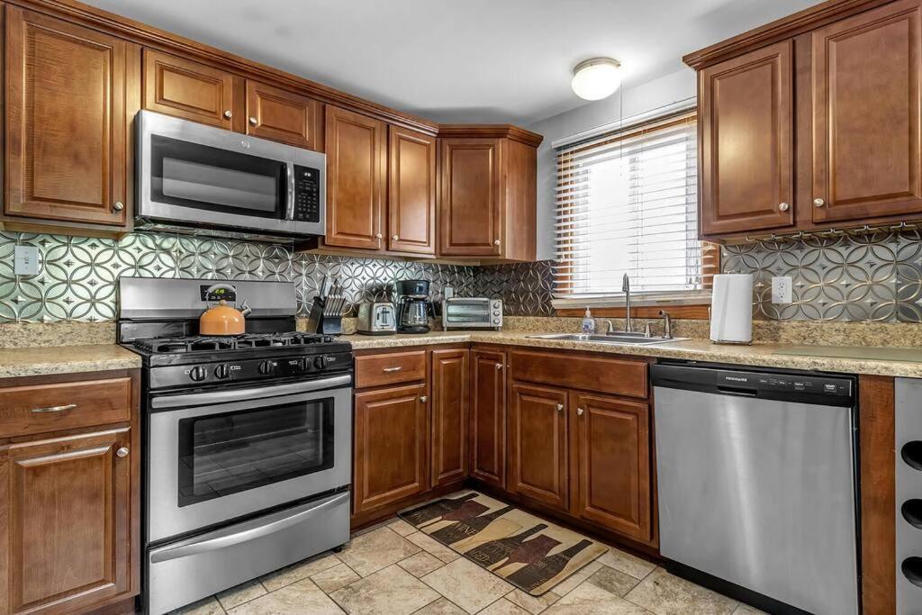 Gorgeous 2 Queen Bedroom Apartment In North Buffalo With 70 Inch Tv Exterior photo